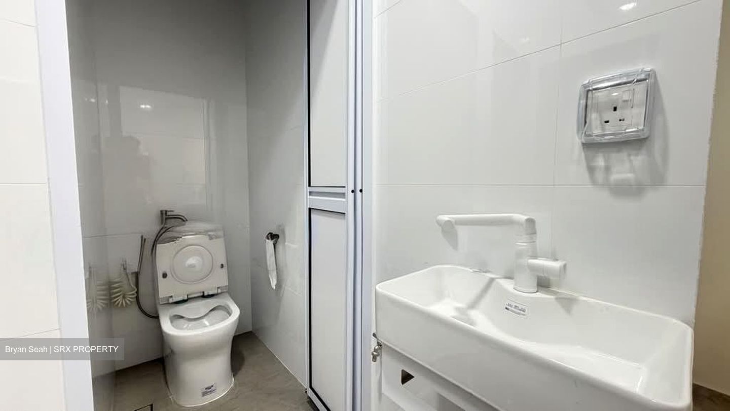 Lakepoint Condominium (D22), Condominium #588874491